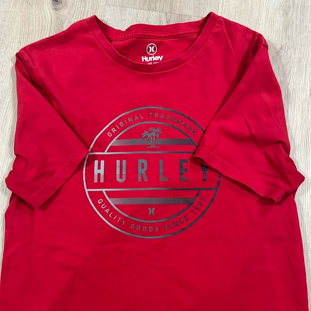 Hurley Red TeeShirt men’s size small, great condition